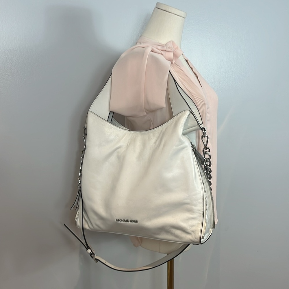 Michael Kors Optic White Devon Bag - Picture 14 of 16
